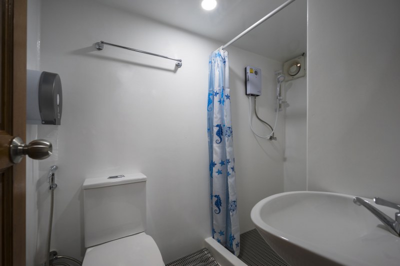 sawasdee-fasai-deluxe-bathroom