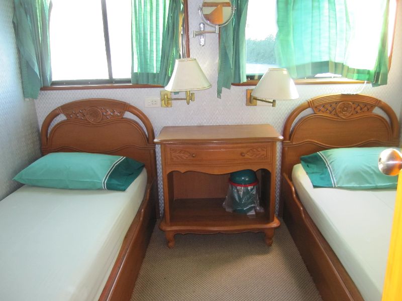 boat-3-twin-cabin